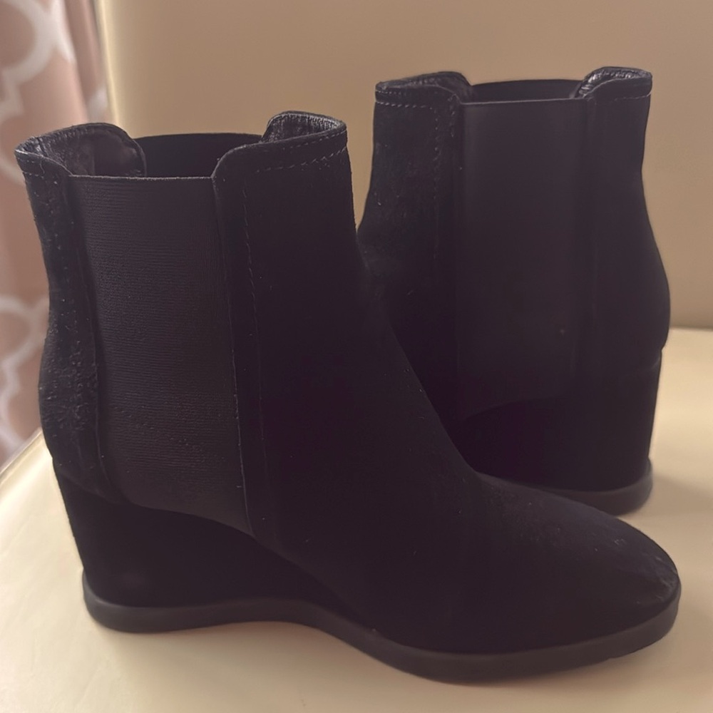 Aquatalia Jaelynn Short Suede Pull On Bootie